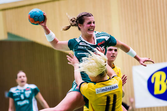 Skurus Carin Strömberg skjuter