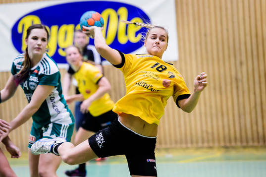 Eslövs Amanda Andersson skjuter