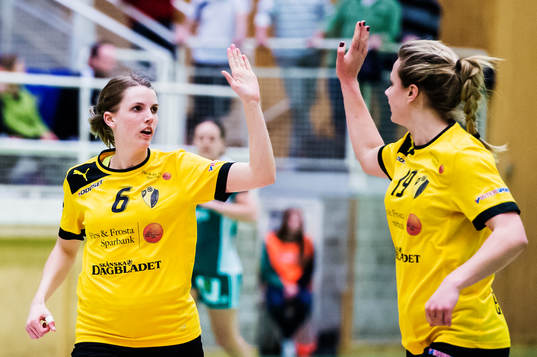 Eslövs Lina Olsson och Sofie Ericsson firar