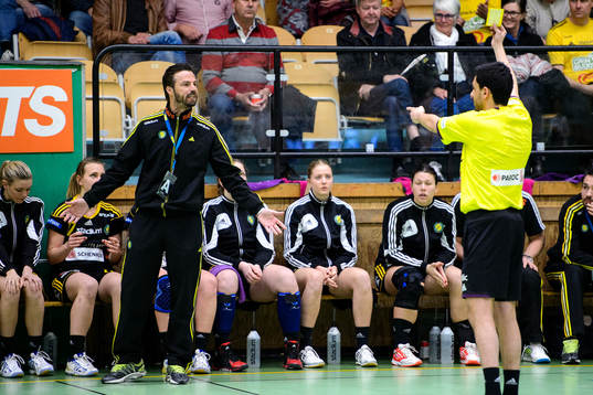 Sävehofs tränare Henrik Signell får gult kort