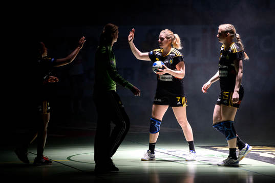 Sävehofs Frida Tegstedt jublar innan kvartsfinal tre i