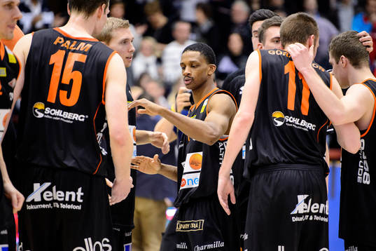 Borås James JJ Miller firar med laget