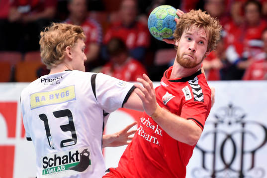 GUIFs Viktor Östlund tar sig förbi Redbergslids Robin