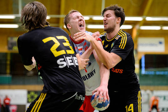 Sävehofs Viktor Ottosson och Mattias Thynell stoppar