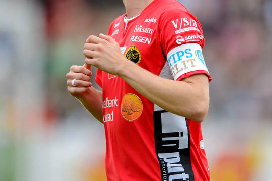 Elfsborgs Simon Hedlund med en tips elit-bindel