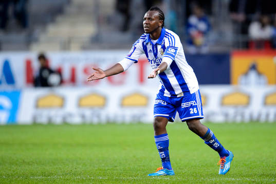 IFK Göteborgs May Mahlangu gestikulerar till sin
