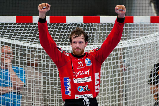 Kristianstads målvakt Dan Beutler jublar