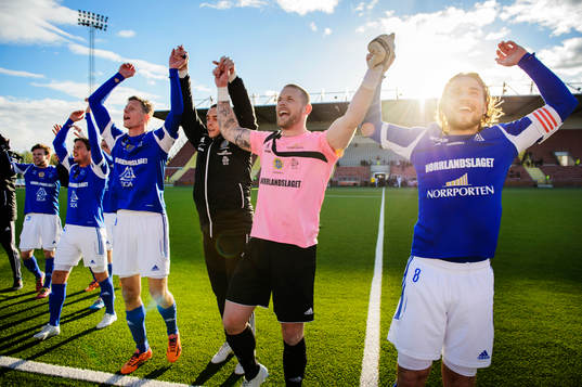Sundsvalls spelare jublar