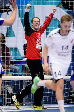 Alingsås målvakt Mikael Aggefors jublar