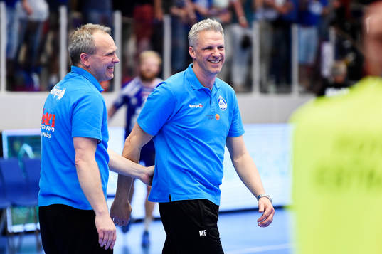 Alingsås tränare Mikael Franzén jublar