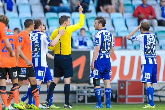 IFK Göteborgs Gustav Svensson får rött kort