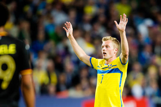 Sveriges Sebastian Larsson ropar på sina medspelare