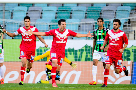 Assyriskas Fuad Hyseni (m) jublar