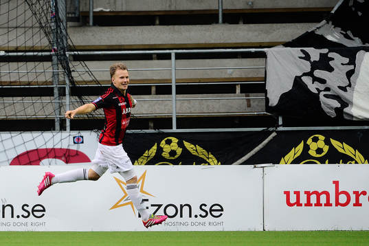 Brommapojkarnas Jacob Une Larsson jublar