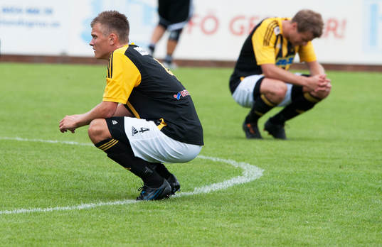 Slutsignal och Hässleholms mittbackspar Niklas Jönsson