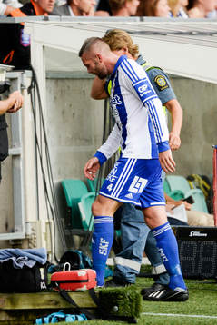 IFK Göteborgs Kjetil Waehler får rött kort