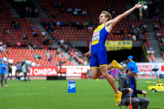 Fabian Rosenquist, Sverige, hoppar längdhopp i herrarnas