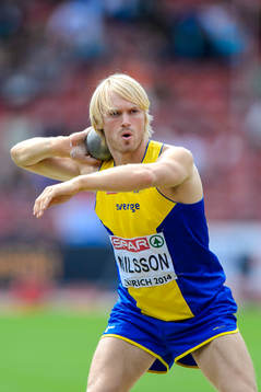 Marcus Nilsson, Sverige, stöter kula i herrarnas tiokamp