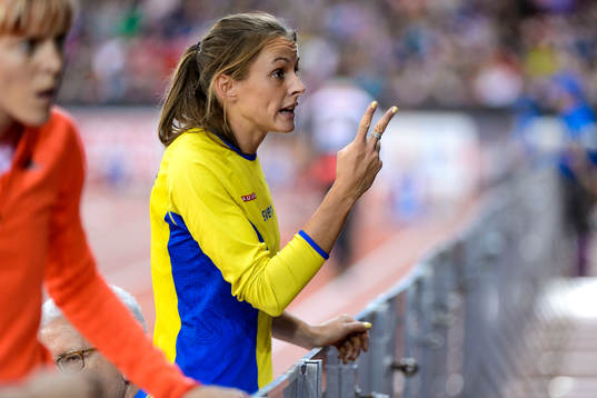 Erica Jarder, Sverige, gestikulerar till sin tränare i