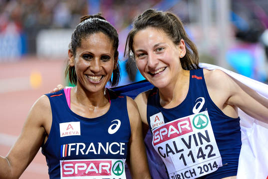 Laila Traby och Clémence Calvin, Frankrike, firar