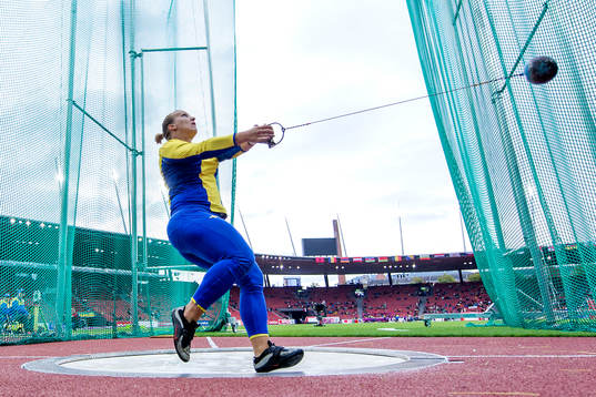 Tracey Andersson, Sverige, i kvalet till damernas slägga