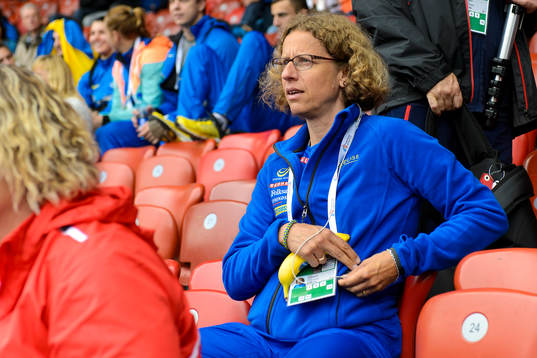 Sveriges förbundskapten Karin Torneklint på läktaren