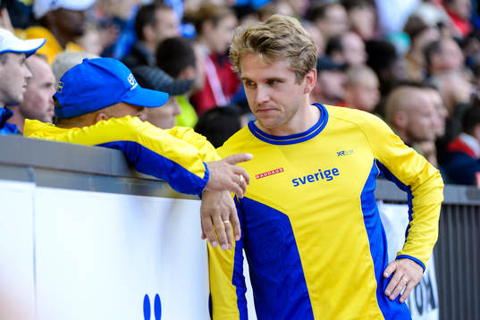 Fabian Rosenquist, Sverige, pratar med sin tränare