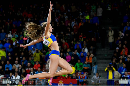 Erica Jarder, Sverige, hoppar i finalen av damernas