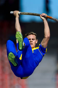 Melker Svärd Jacobsson, Sverige, värmer upp innan kvalet