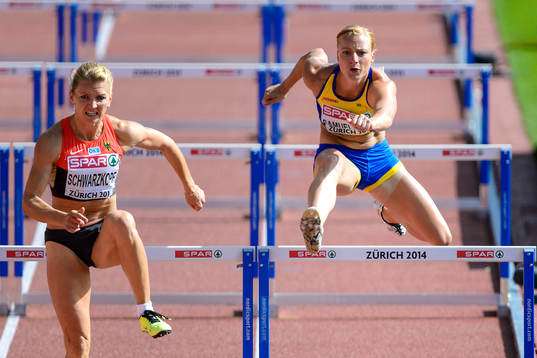 Jessica Samuelsson, Sverige, springer 100m häck i damernas