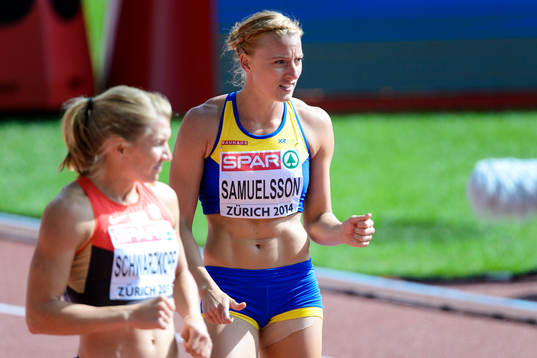 Jessica Samuelsson, Sverige, springer 100m häck i damernas