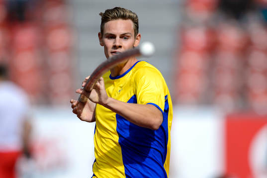 Melker Svärd Jacobsson, Sverige, värmer upp innan kvalet