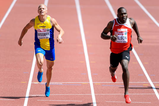 Johan Wissman, Sverige, går i mål i kvalet på herrarnas