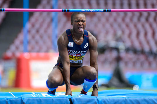 Antoinette Nana Njimou, Frankrike, i damernas sjukamp