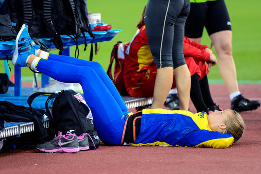 Sofi Flink, Sverige, vilar innan finalen av damernas spjut