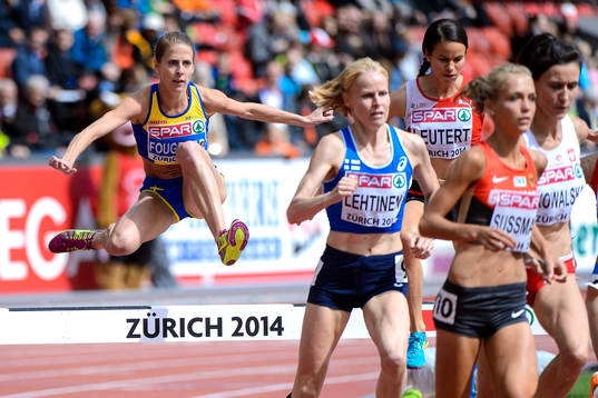 Abeba Aregawi, Sverige, med sin silvermedalj på 1500m
