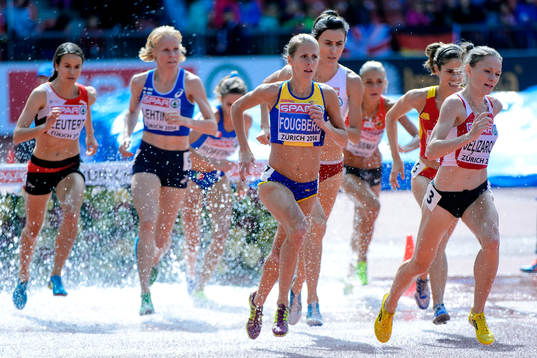 Abeba Aregawi, Sverige, med sin silvermedalj på 1500m