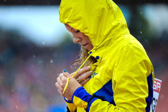 Abeba Aregawi, Sverige, med sin silvermedalj på 1500m