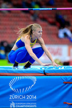 Abeba Aregawi, Sverige, med sin silvermedalj på 1500m