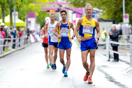 Abeba Aregawi, Sverige, med sin silvermedalj på 1500m