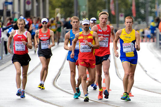 Abeba Aregawi, Sverige, med sin silvermedalj på 1500m