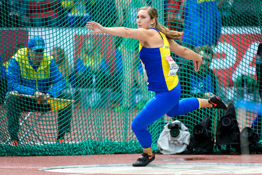 Abeba Aregawi, Sverige, med sin silvermedalj på 1500m