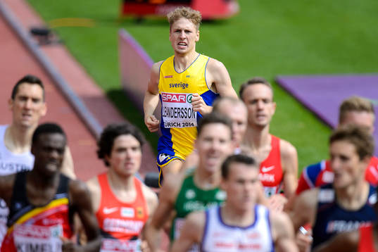 Abeba Aregawi, Sverige, med sin silvermedalj på 1500m