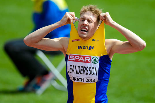 Abeba Aregawi, Sverige, med sin silvermedalj på 1500m