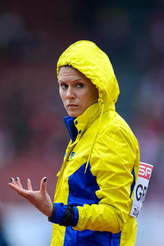 Abeba Aregawi, Sverige, med sin silvermedalj på 1500m