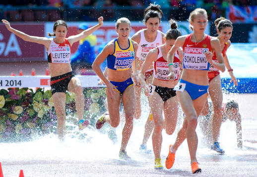Abeba Aregawi, Sverige, med sin silvermedalj på 1500m