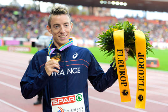 Abeba Aregawi, Sverige, med sin silvermedalj på 1500m