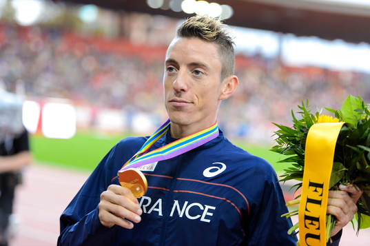Abeba Aregawi, Sverige, med sin silvermedalj på 1500m