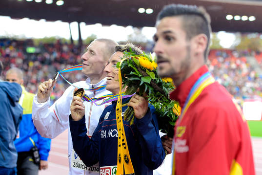 Abeba Aregawi, Sverige, med sin silvermedalj på 1500m