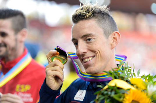 Abeba Aregawi, Sverige, med sin silvermedalj på 1500m